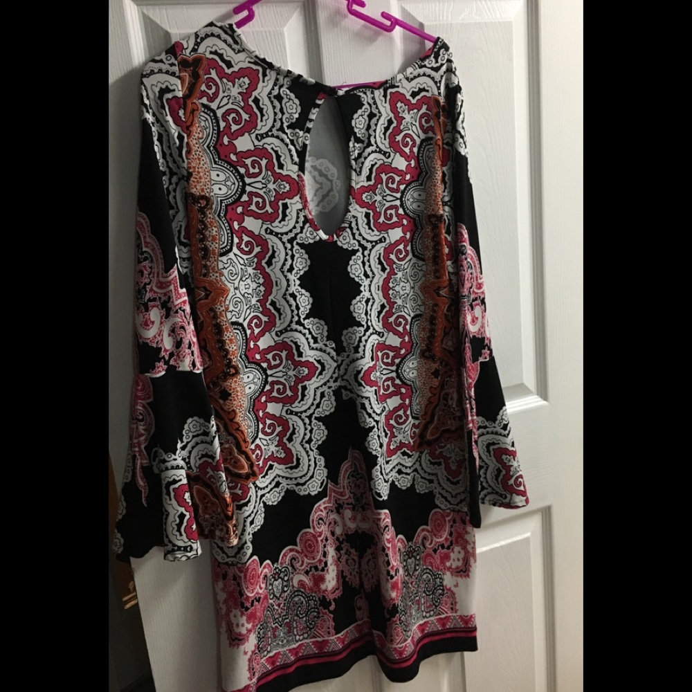 Cute bell sleeve shift dress XS